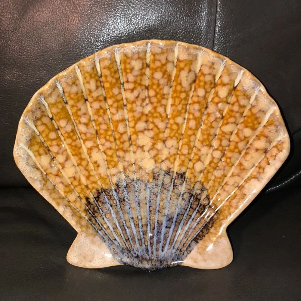 Handmade Stoneware Shell Shaped Dish - Picture 3 of 6